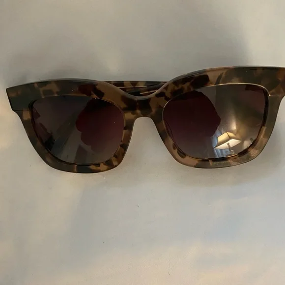 Carson square oversized sun glasses - Picture 1 of 3